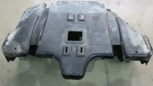 Porsche 997 987 Verkleidung Abdeckung Kraftstofftank 99720133102 – Bild 2