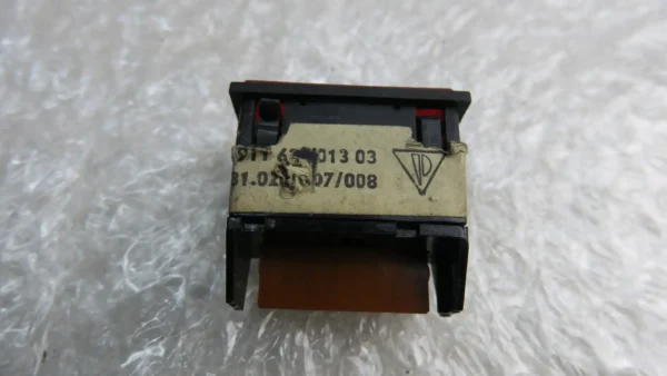 Porsche 911 G-Modell Kontrollleuchte für Gurt bremse 91163201303 – Bild 3