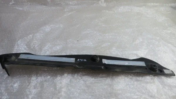 Porsche Panamera 970 Abdeckung Verkleidung vorne rechts 97050464201 – Bild 2