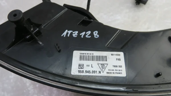 Porsche Macan 95B Heckleuchte links 95B945091N – Bild 8