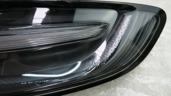 Porsche Macan 95B Heckleuchte rechts 95B945092N mit 2 Macken – Bild 7