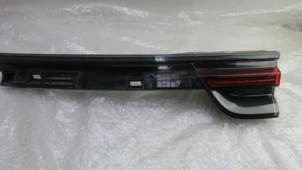 Porsche Panamera 971 Rückleuchte Heckleuchte Mitte rechts 973945208