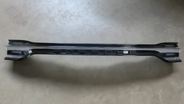 Porsche Macan Heckleuchte Rückleuchte Mitte 95B945308E