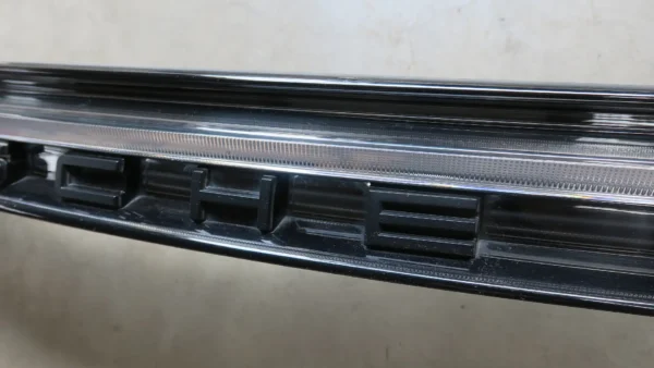Porsche Macan Heckleuchte Rückleuchte Mitte 95B945308E – Bild 5