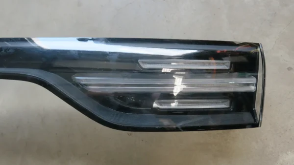 Porsche Cayenne Heckleuchte Rückleuchte Mitte 9Y0945081AH – Bild 4