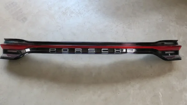 Porsche Macan Heckleuchte Rückleuchte Mitte 95B945208H