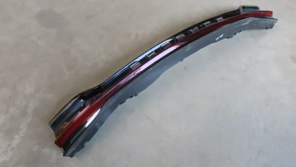 Porsche Macan Heckleuchte Rückleuchte Mitte 95B945208H – Bild 6