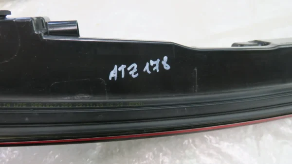 Porsche Macan Heckleuchte Rückleuchte Mitte 95B945208H – Bild 11