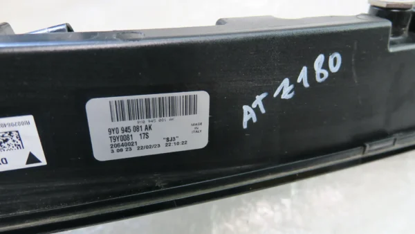 Porsche Cayenne Heckleuchte Rückleuchte Mitte 9Y0945081AK – Bild 9