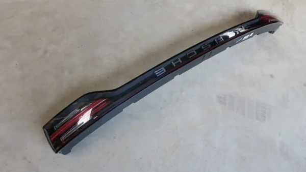 Porsche Cayenne Heckleuchte Rückleuchte Mitte 9Y0945081AD – Bild 5