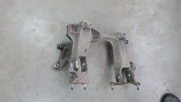 PORSCHE 987 Seitenteil Achsträger hinten rechts 98733115204 98733105204 – Bild 2
