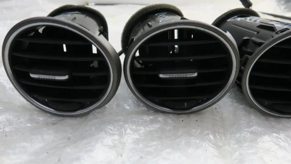 Porsche 911 997 Ausströmer Mitteldüse Düse Luftdüse 98755213103 – Bild 3