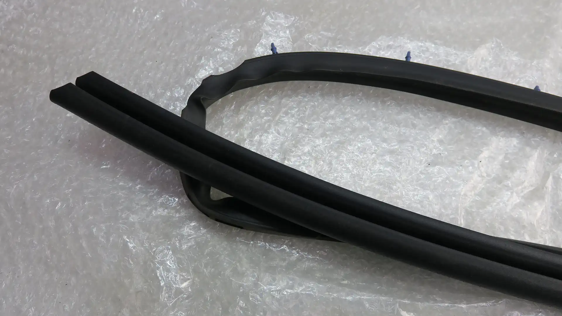 Porsche 981 Türdichtung Dichtung innen links 98153737702 – Bild 4