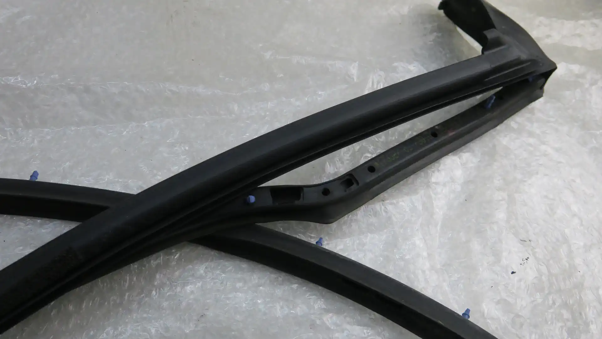 Porsche 981 Türdichtung Dichtung innen links 98153737702 – Bild 8