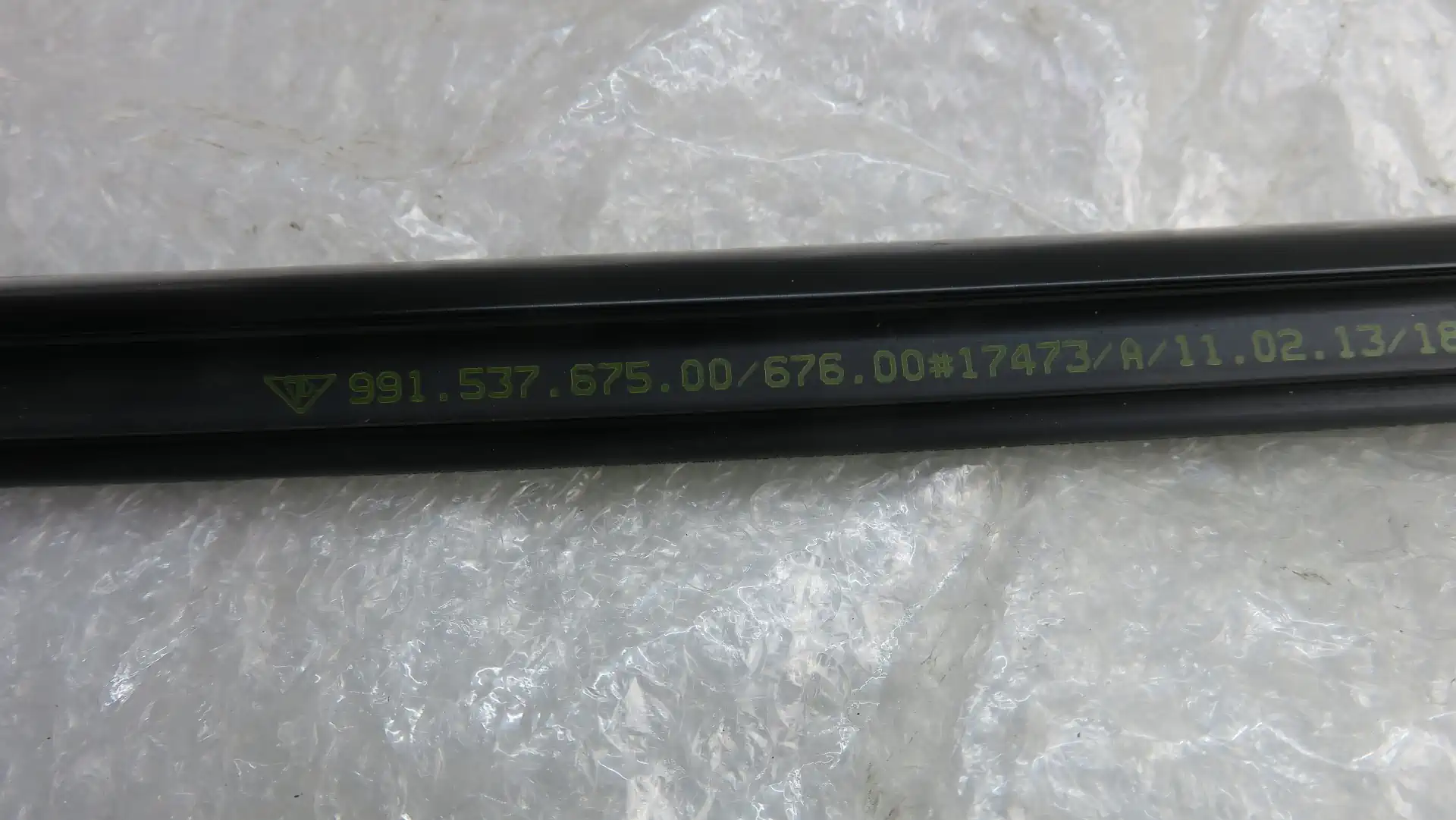 PORSCHE 911 991 981 Dichtung Fensterschachtabdichtung rechts 99153708601 03C – Bild 5